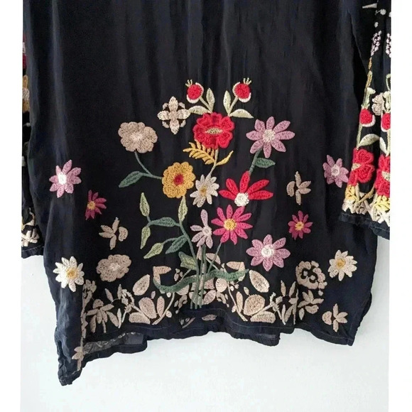 Johnny Was Edith Floral Embroidered Tunic - Picture 9 of 9